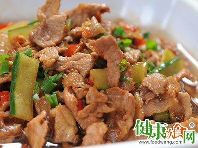 做肉菜的时候加瓣蒜营养能翻倍