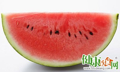 嗓子发炎怎么办?西瓜蘸盐吃治嗓子发炎