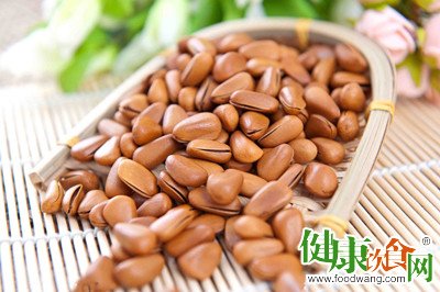 松子的功效与作用:松子有抑制食欲助减肥作用