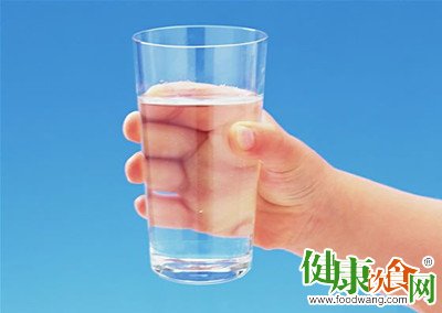 心脏病的饮食:3个时段喝水最能防治心脏病