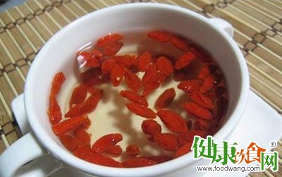 枸杞子泡水喝的禁忌:枸杞子莫用开水泡