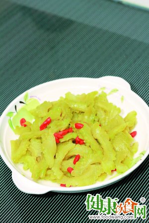 夏日家常美食 冰镇话梅苦瓜