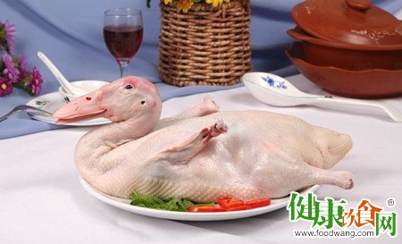 春夏是容易上火的季节宜多吃鸭肉进补
