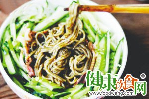 夏日清凉美食:麻酱鸡丝凉面