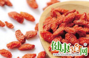 女性补血护肤食谱:葡萄干蒸枸杞
