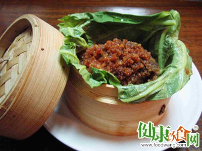 夏令时节美食:荷叶粉蒸肉的做法
