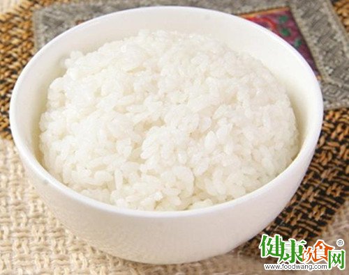 吃冷米饭减肥不科学