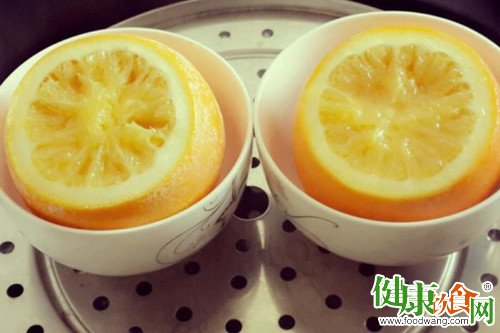 盐蒸橙子治咳嗽要果肉、汤水一起吃