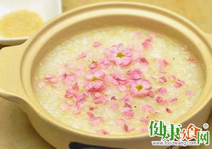 美容食谱:养颜桃花粥