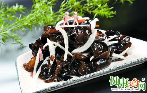 洋葱拌木耳藏着药性寒热之理