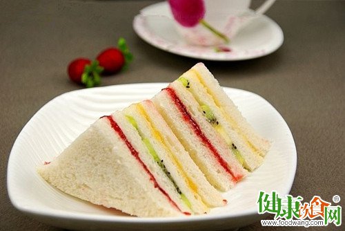 早餐吃腻了包子馒头?教您自制迷你水果三明治