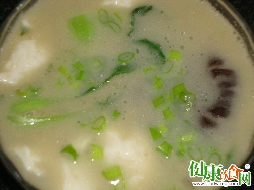 夏季喝芹菜鲫鱼汤清热降压