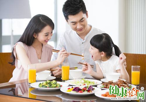 宝宝多大可与大人同盘吃菜