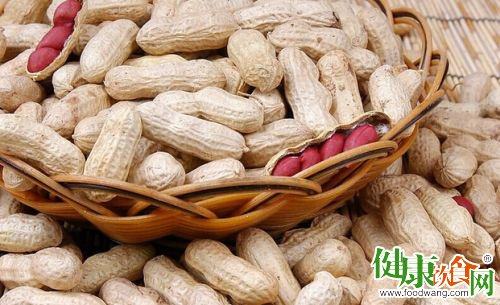 这4类人不宜吃花生