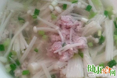 降脂排毒稳定血压喝金针菇芹菜瘦肉汤