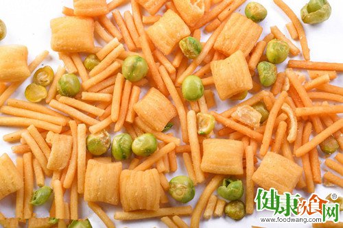 宝宝咽喉肿痛要少吃油炸零食多吃新鲜蔬果