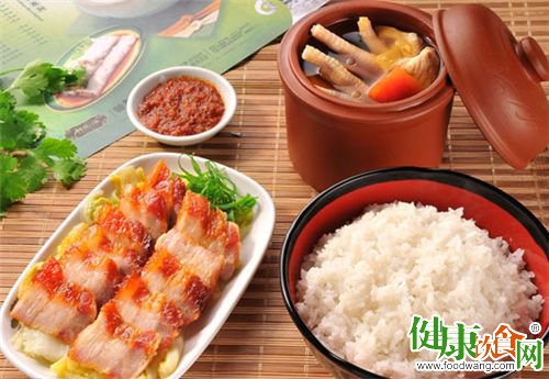 上班族午餐这样选配吃得更营养健康