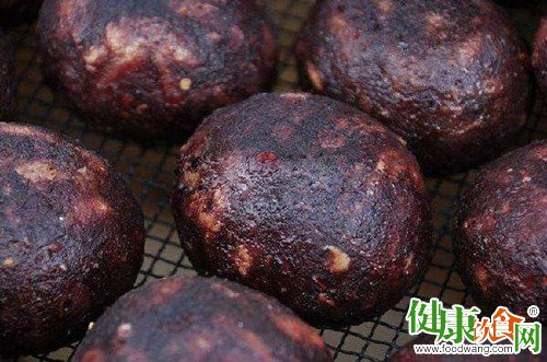 吃猪血丸子去掉外皮更安全