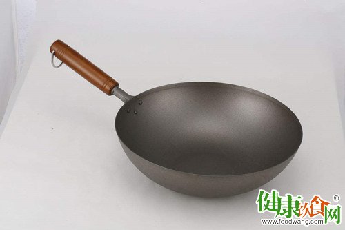 用铁锅炒菜真的可以补铁吗?
