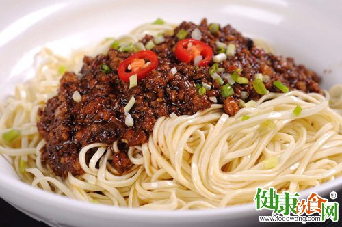 原来吃炸酱面有这么多讲究