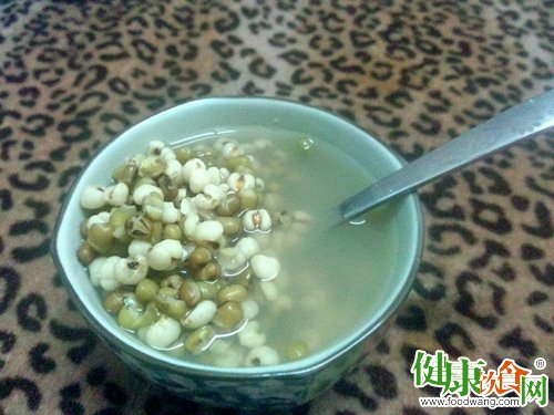 夏日炎热教您做两款消暑绿豆汤